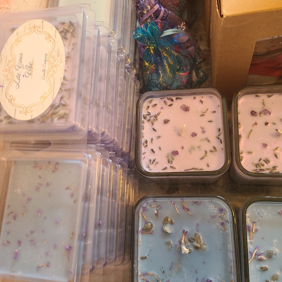 100% Soy candles made with Clean Scents and natural crystal with dried flowers ! - Picture 5 of 7